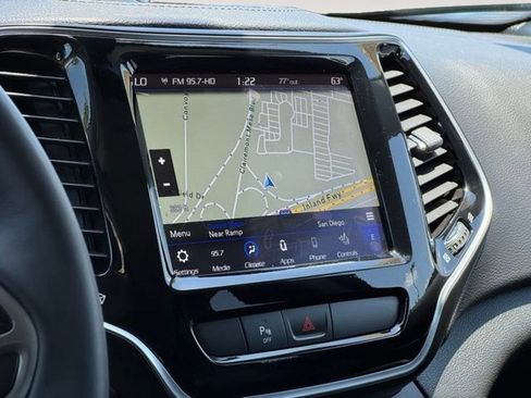 Used 2019 Jeep Cherokee Limited FWD image 15
