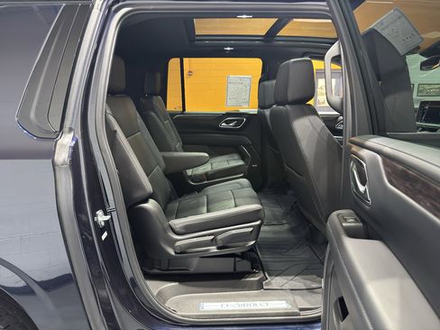 Used 2024 Chevrolet Suburban Z71 w/ Luxury Package AWD/4WD image 21
