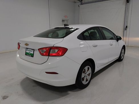 Used 2018 Chevrolet Cruze LS FWD image 9