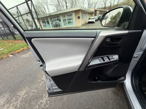 Used 2018 Toyota RAV4 LE image 11