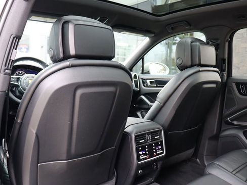 Used 2021 Porsche Cayenne Coupe image 42