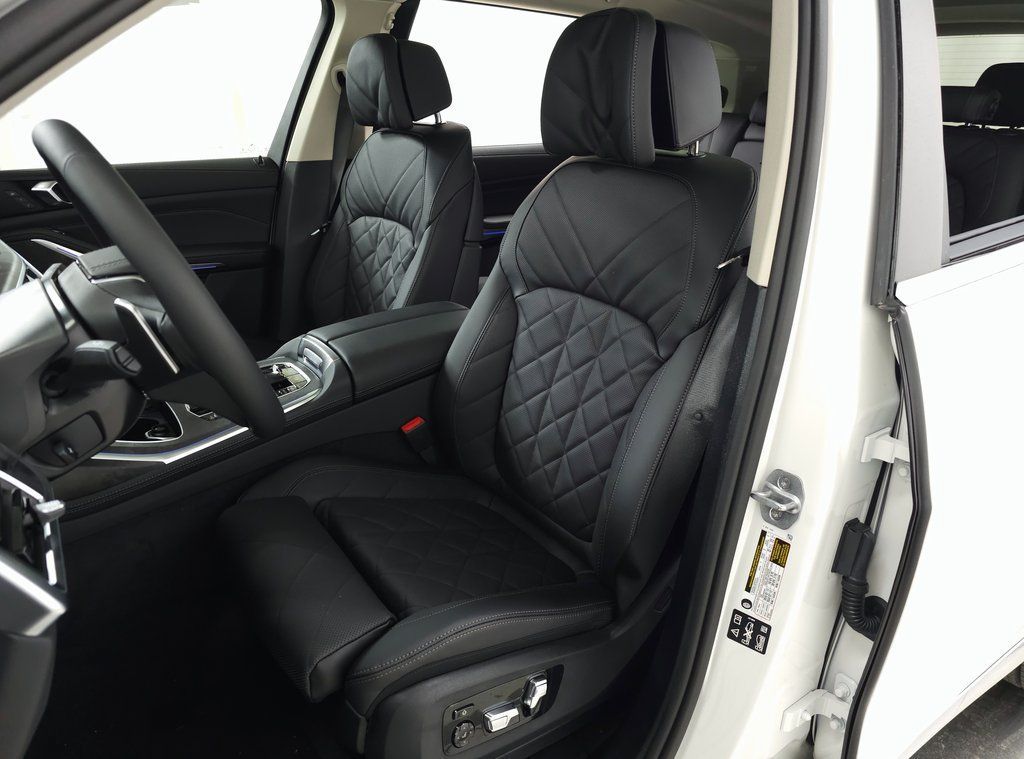 Used 2026 BMW X7 xDrive40i AWD/4WD image 11