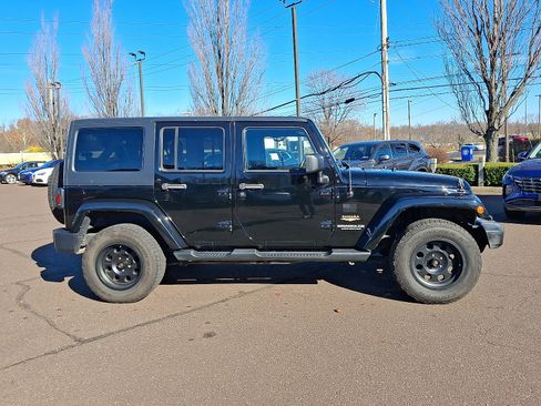 Used 2014 Jeep Wrangler Unlimited Sahara w/ Dual Top Group image 7