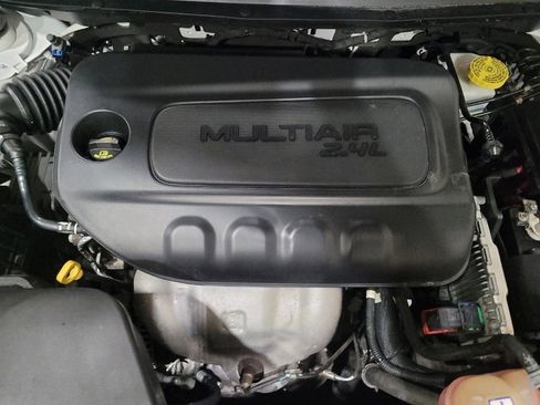 Used 2019 Jeep Cherokee Latitude Plus w/ Cold Weather Group AWD/4WD image 30