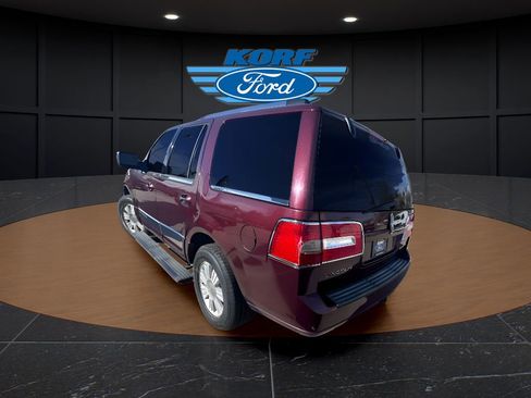 Used 2010 Lincoln Navigator 4WD image 3