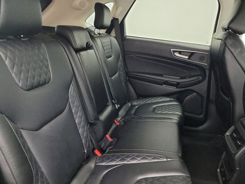 Used 2024 Ford Edge Titanium image 19
