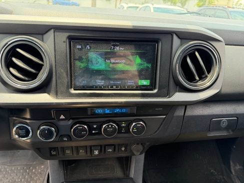 Used 2021 Toyota Tacoma TRD Off-Road w/ Technology Package AWD/4WD image 27