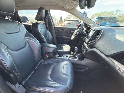 Used 2017 Jeep Cherokee Limited image 35