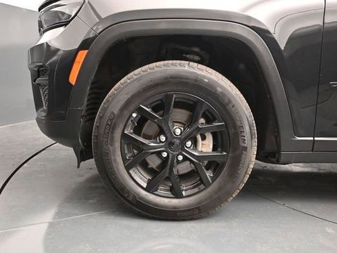 Used 2025 Jeep Grand Cherokee Altitude AWD/4WD image 19