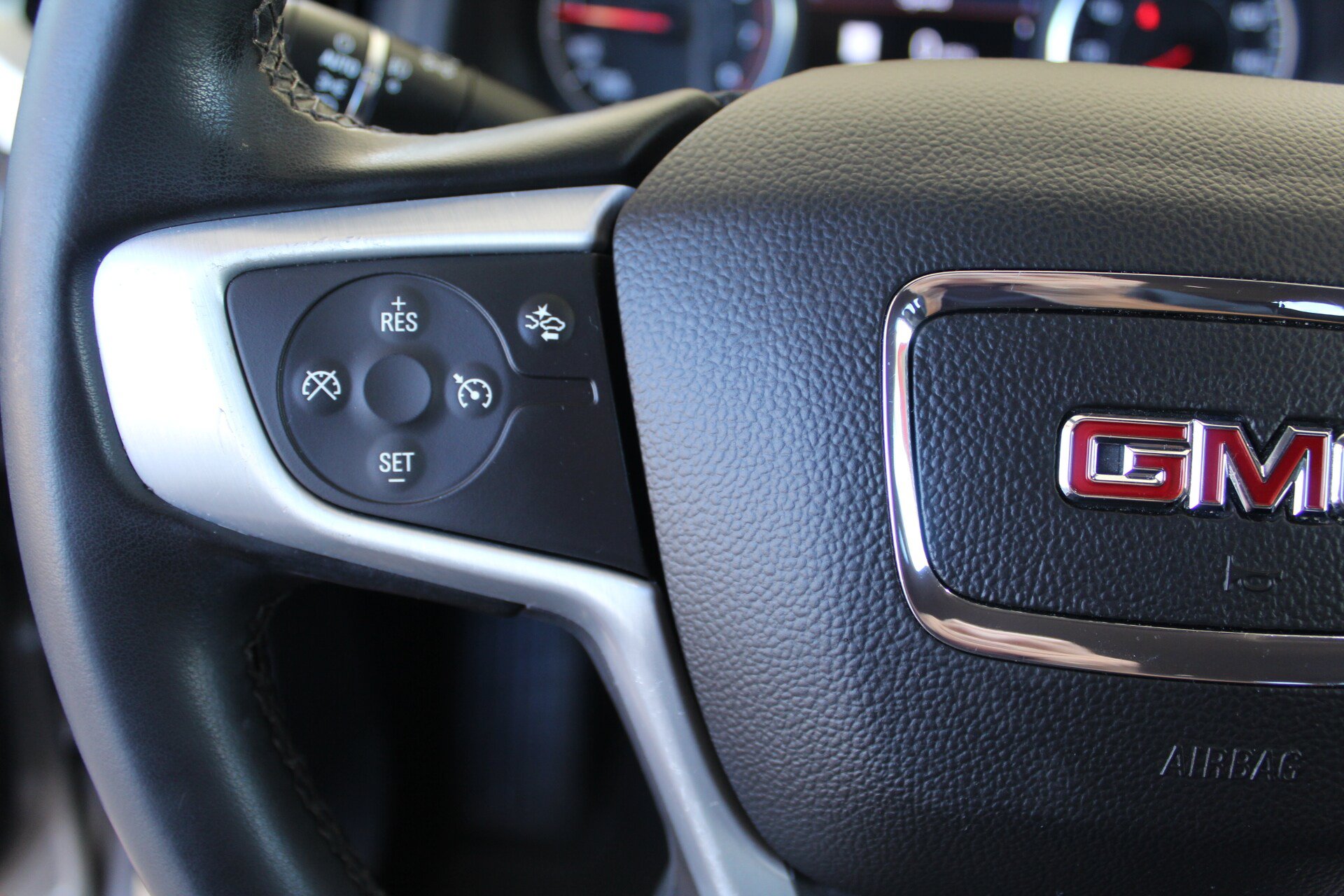 Used 2023 GMC Acadia SLT FWD image 39