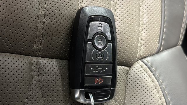 Used 2025 Ford F350 Platinum w/ Platinum Plus Package AWD/4WD image 21