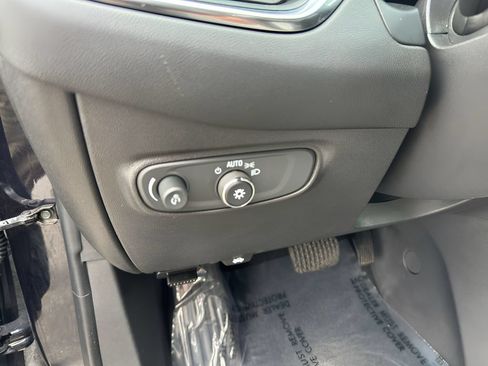 Used 2020 Chevrolet Equinox LS w/ LS Convenience Package FWD image 14
