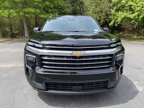Used 2025 Chevrolet Traverse LT w/ Driver Confidence Package FWD image 3