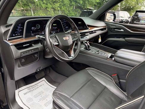 Certified 2023 Cadillac Escalade Premium Luxury AWD/4WD image 13