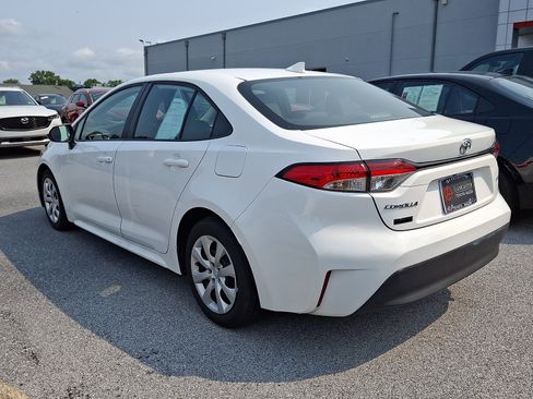 Used 2025 Toyota Corolla LE FWD image 3