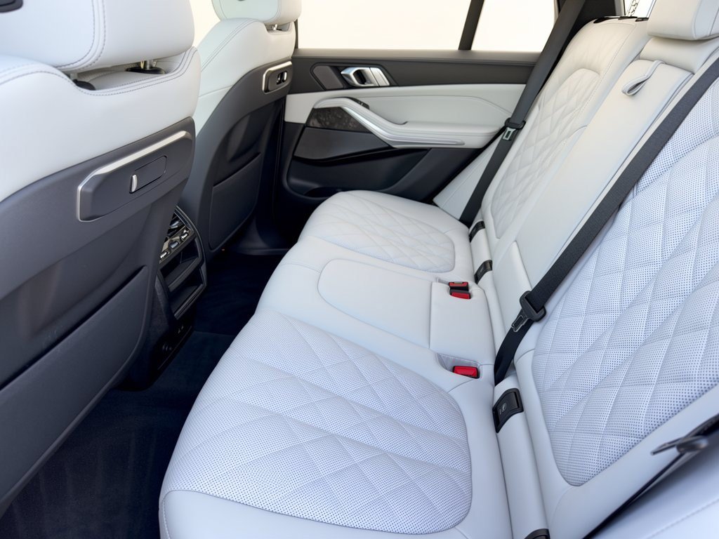 Used 2026 BMW X5 sDrive40i w/ Premium Package RWD image 25