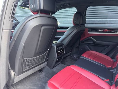 Certified 2026 Porsche Cayenne AWD/4WD image 20