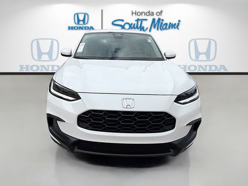 Used 2023 Honda HR-V LX image 2