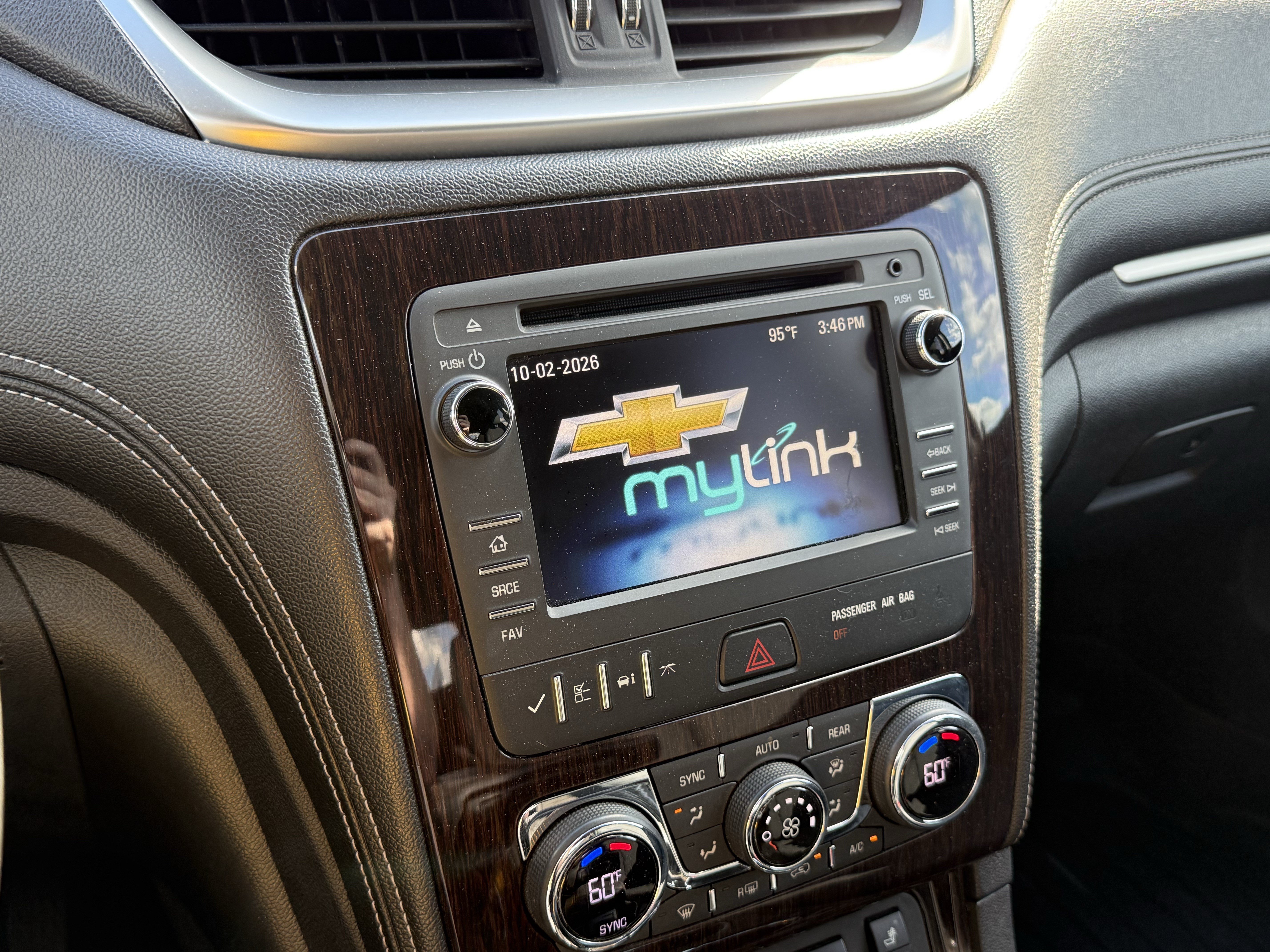Used 2016 Chevrolet Traverse LT FWD image 16