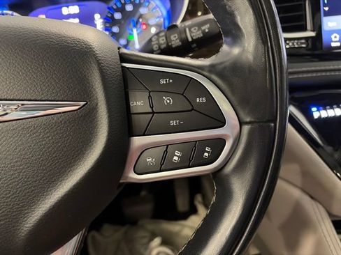 Used 2022 Chrysler Pacifica Limited FWD image 24
