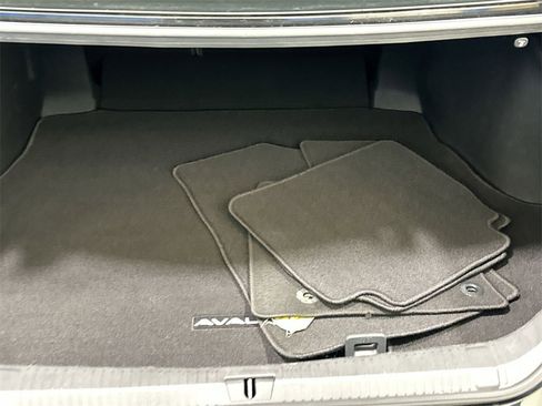 Used 2022 Toyota Avalon Limited image 35