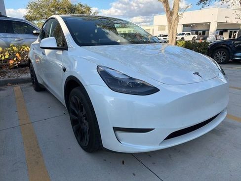 Used 2024 Tesla Model Y Long Range image 2