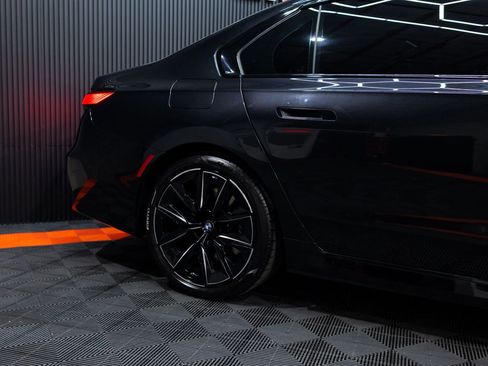 Used 2023 BMW 740i w/ Parking Assistance Package image 4