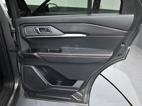 Used 2025 Ford Explorer ST-Line w/ ST-Line Street Pack AWD/4WD image 31