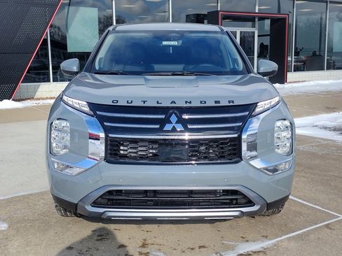 New 2026 Mitsubishi Outlander SE image 13