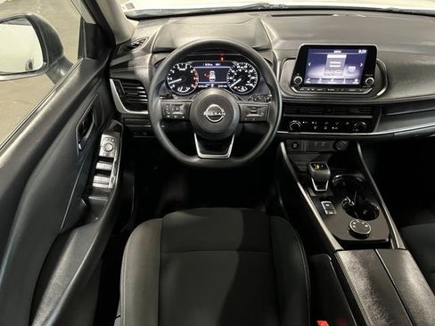 Used 2024 Nissan Rogue S AWD/4WD image 18