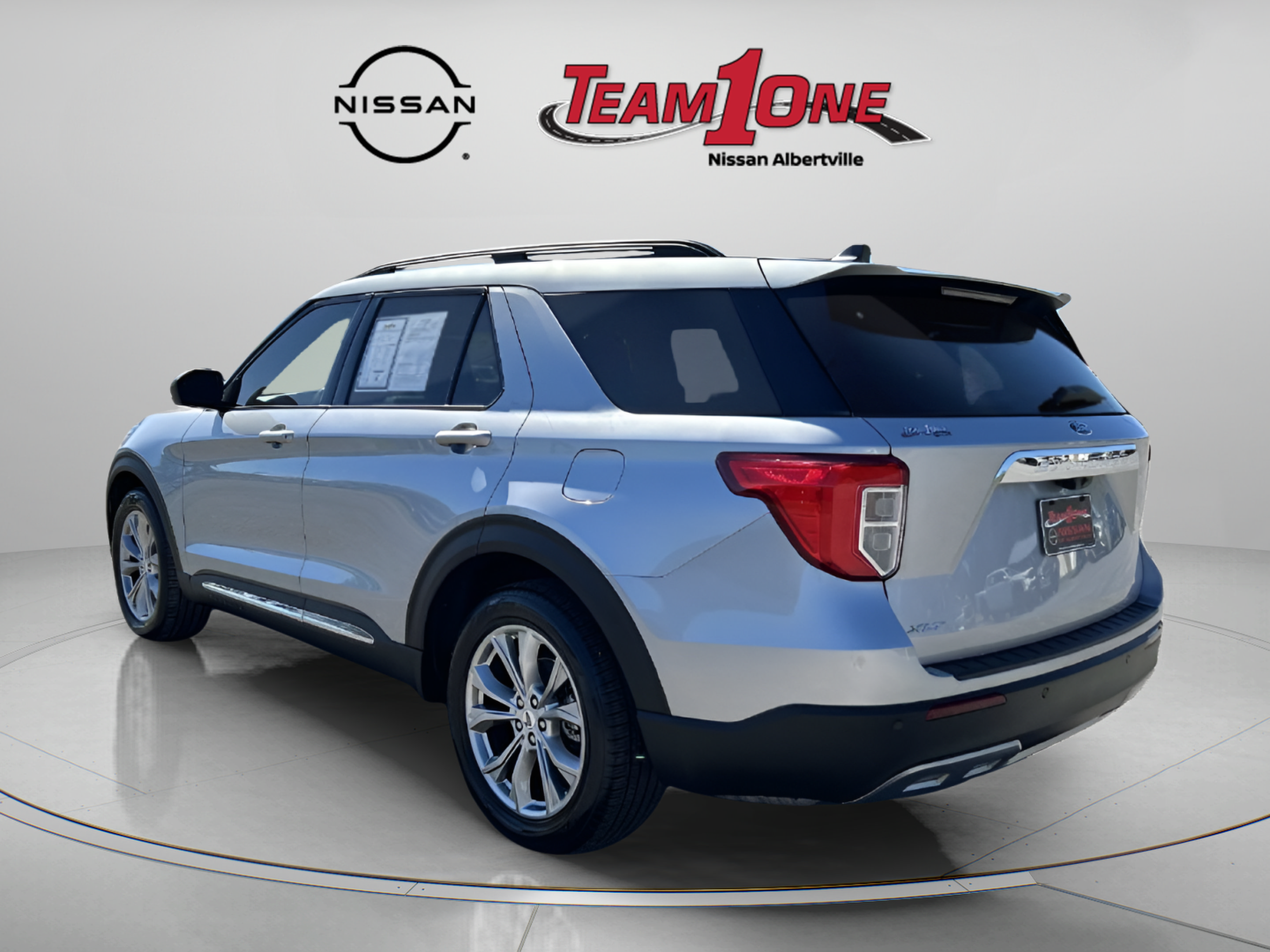 Used 2023 Ford Explorer XLT w/ Equipment Group 202A RWD image 6