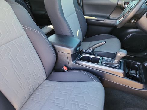 Used 2021 Toyota Tacoma TRD Off-Road w/ Technology Package image 13