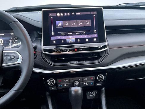 Used 2024 Jeep Compass Trailhawk image 16