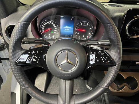 Used 2025 Mercedes-Benz Sprinter 2500 image 25