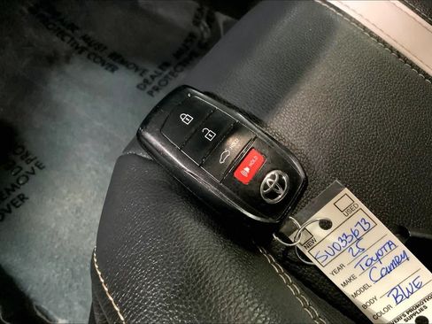 Used 2025 Toyota Camry SE FWD image 15