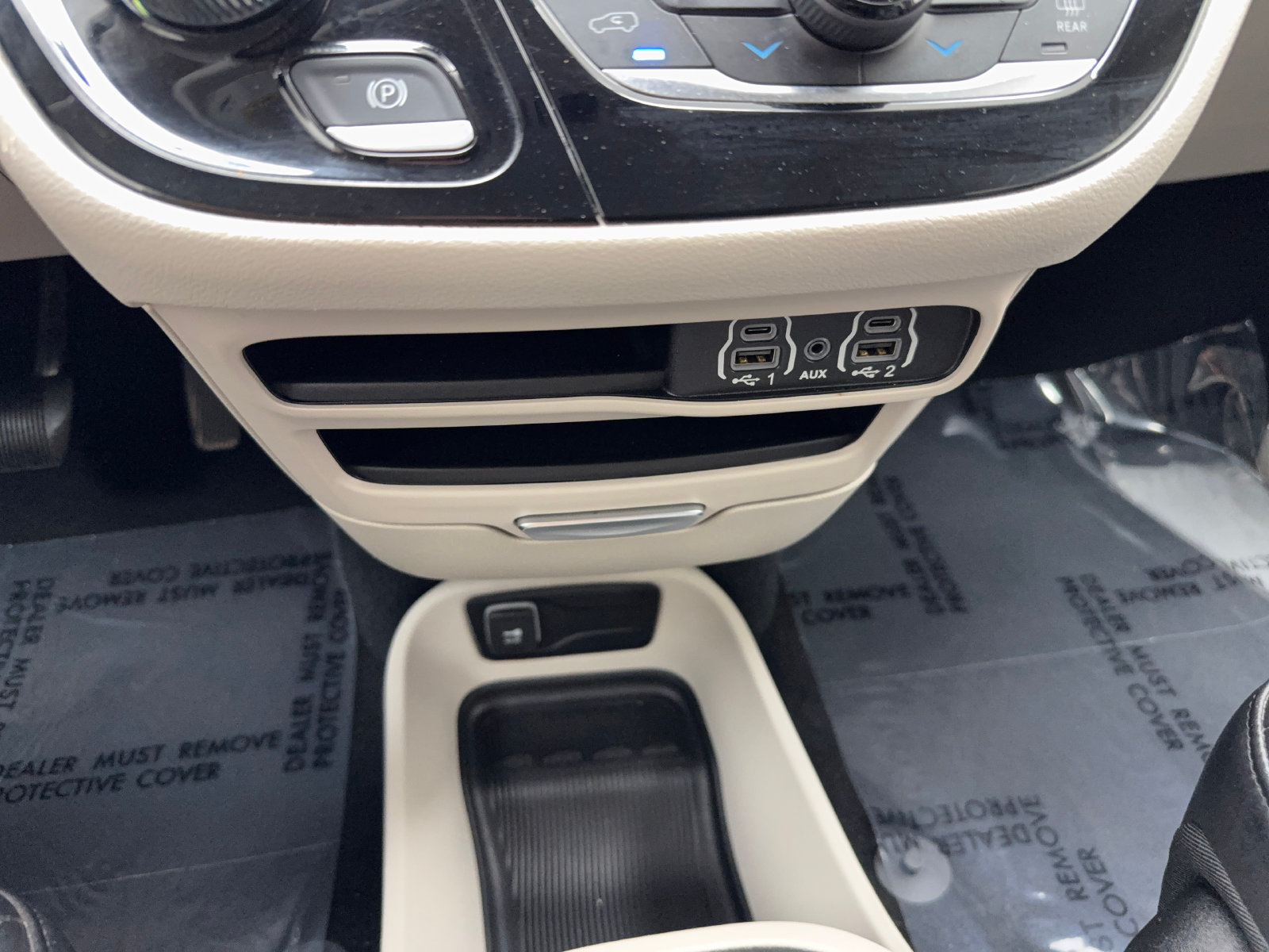 Used 2023 Chrysler Pacifica Touring-L FWD image 29