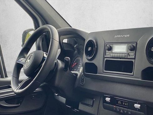 Used 2025 Mercedes-Benz Sprinter 2500 image 20