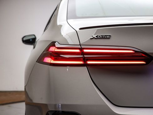 New 2026 BMW 550e xDrive 550e xDrive image 10