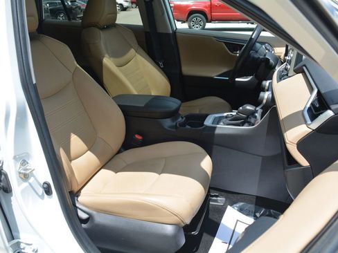 Used 2019 Toyota RAV4 Limited w/ Cold Weather Package AWD/4WD image 23