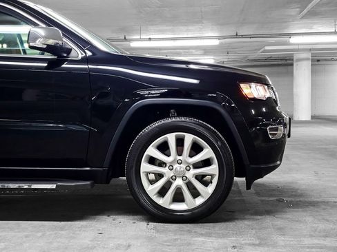 Used 2017 Jeep Grand Cherokee Limited w/ Trailer Tow Group IV image 18