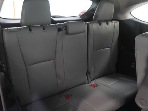 Used 2021 Toyota Highlander Limited image 16
