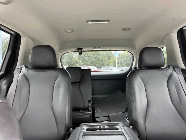 Used 2024 Kia Carnival EX FWD image 25