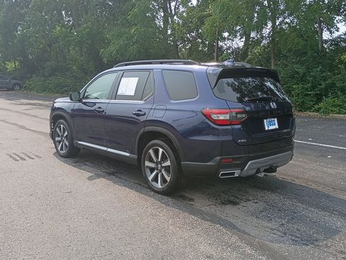 Used 2023 Honda Pilot Touring image 5