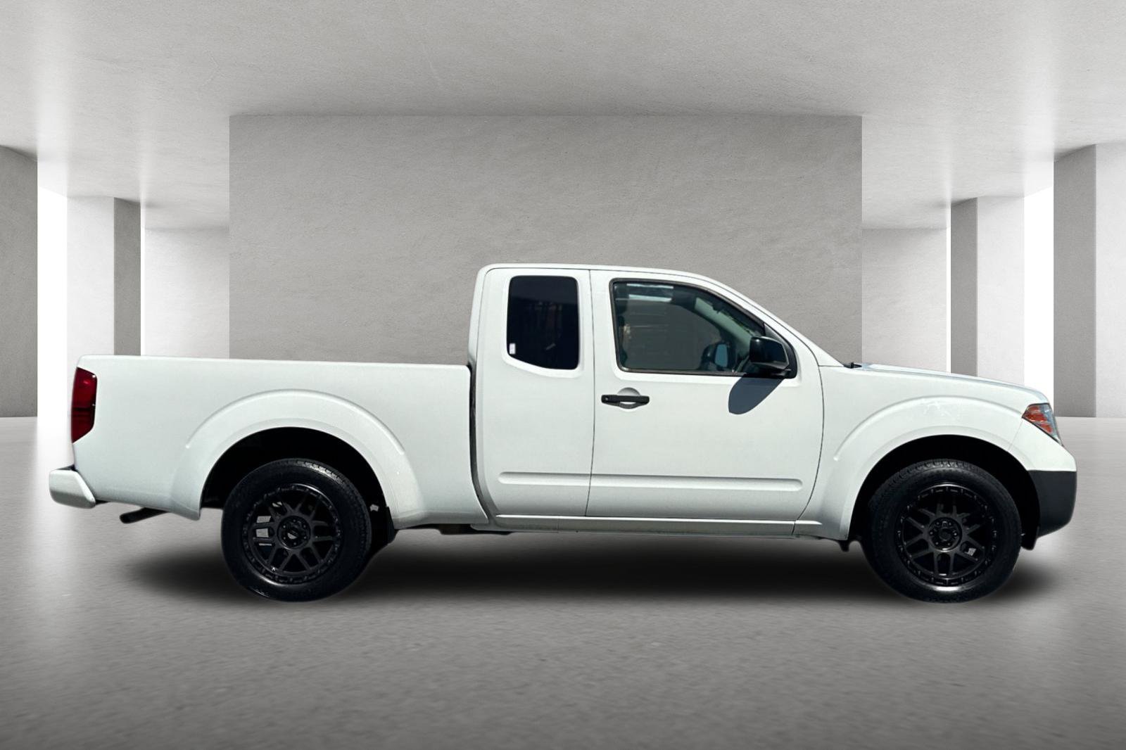 Used 2019 Nissan Frontier S RWD image 3