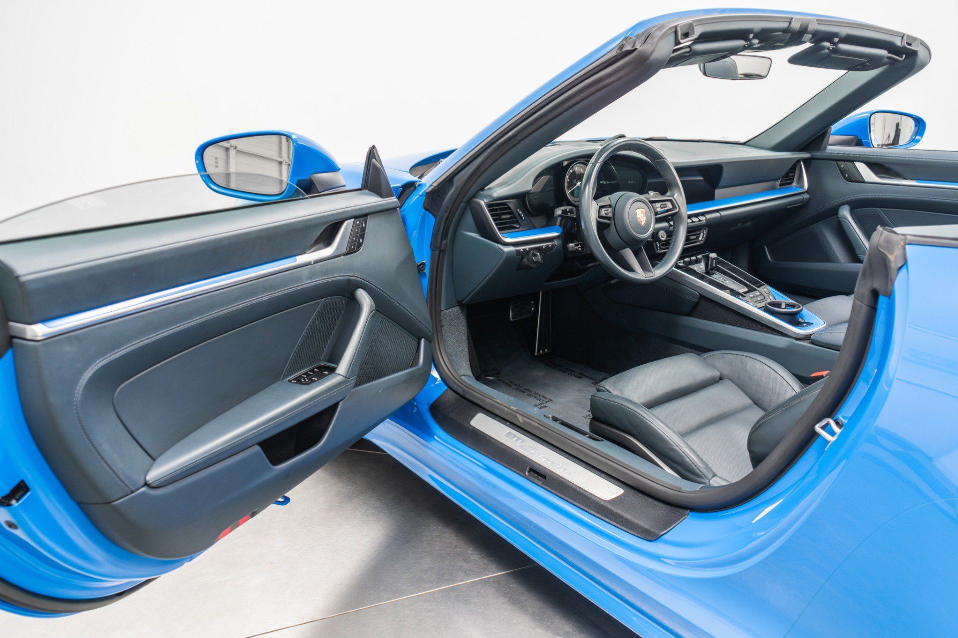 Used 2023 Porsche 911 Carrera image 21