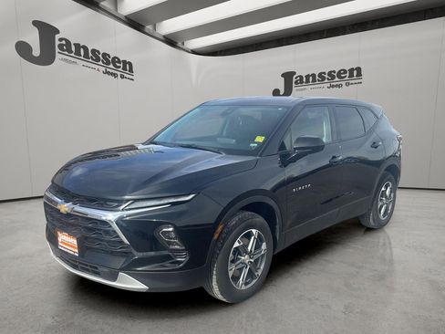 Used 2025 Chevrolet Blazer LT image 8