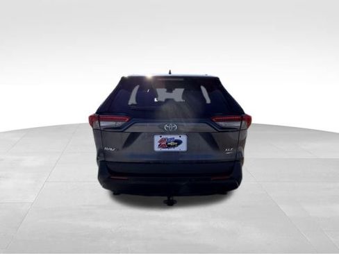 Used 2019 Toyota RAV4 XLE Premium image 5