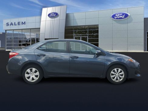 Used 2017 Toyota Corolla LE image 3