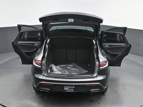 Certified 2023 Porsche Macan AWD/4WD image 42
