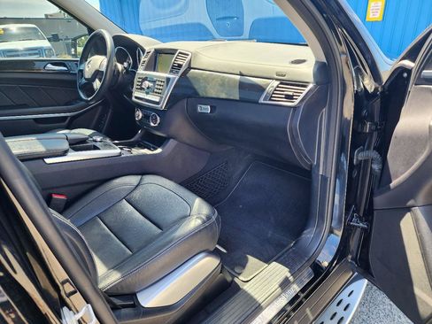 Used 2016 Mercedes-Benz GL 550 4MATIC image 35